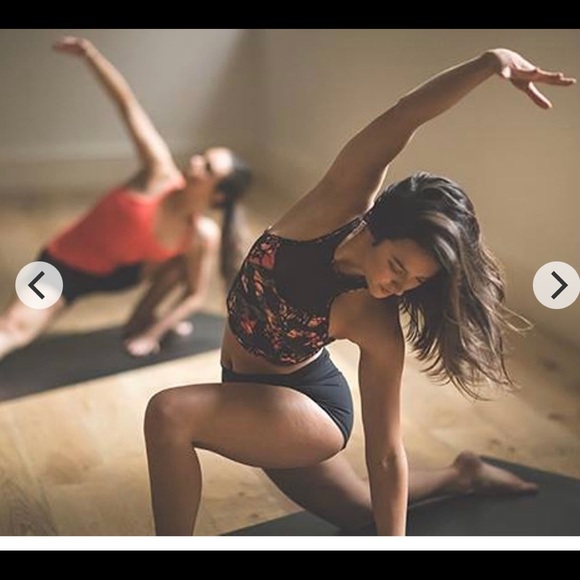 Lululemon Athletics Sports Bra Gym Run Workout Sz 6 - Picture 3 of 12